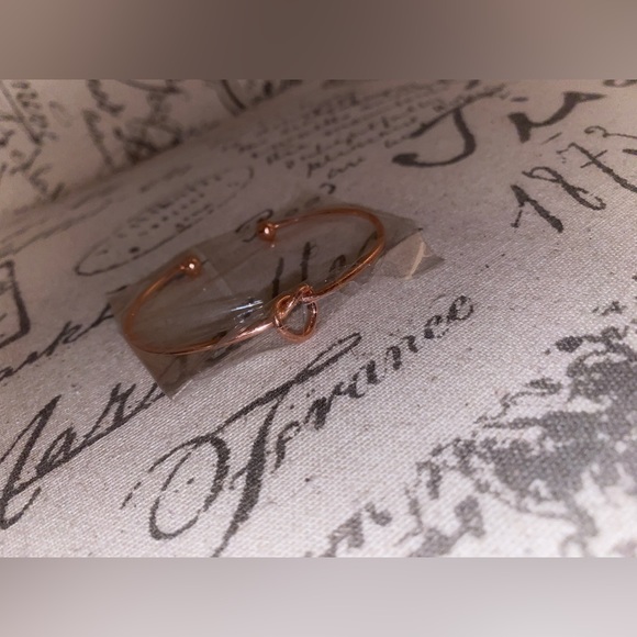 Rose gold Infinity bracelet - Picture 2 of 3